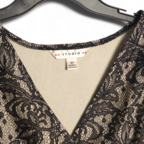 Elegant Black Lace Dress - Picture 7 of 7